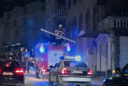 Požar u Velikoj Kladuši: Gori napušteni objekat