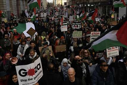 Desetine hiljada ljudi protestovalo širom Velike Britanije u znak podrške Palestini