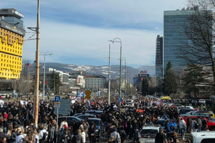 Novi protesti u Sarajevu: Građani traže transparentnost nakon nesreće tramvaja i povlačenje starih vozila