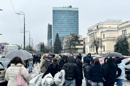 Sarajlije okupljene i peti dan: Manji broj prisutnih nego jučer