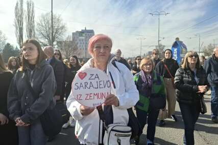 „Tu sam da širimo zajedništvo“: Beograđanka Nevena Nikitin rame uz rame sa Sarajlijama na protestima