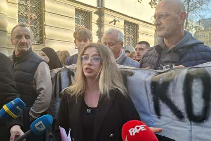 Sarajevska studentica održala emotivan govor: "Počnite raditi ili ćemo vam mi početi suditi"(FOTO+VIDEO)