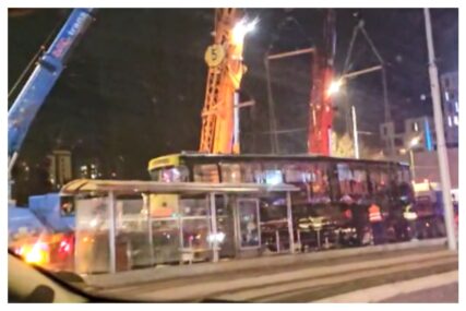 Uklonjen tramvaj s glavne saobraćajnice u Sarajevu nakon stravične nesreće