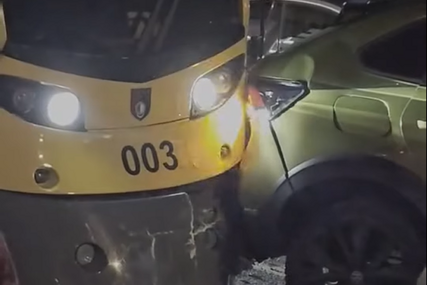 Sudarili se automobil i tramvaj kod Careve ćuprije