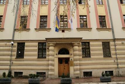 Dvije osobe optužene za lažnu prodaju stanova: Prevarena Sarajka za 179.000 KM