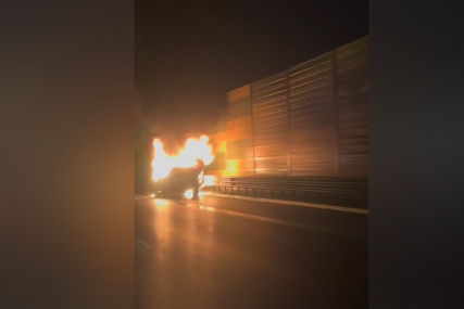 Zapalilo se vozilo na autoputu kod Sarajeva, nema povrijeđenih osoba