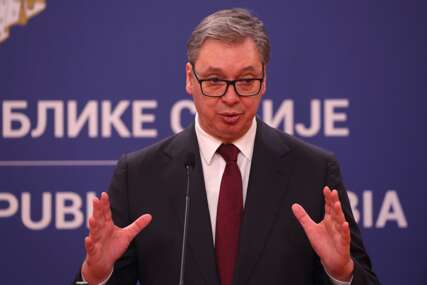 VIDEO / Vučić pred punom dvoranom natjerao ženu da otkrije djetetu da mu nije majka