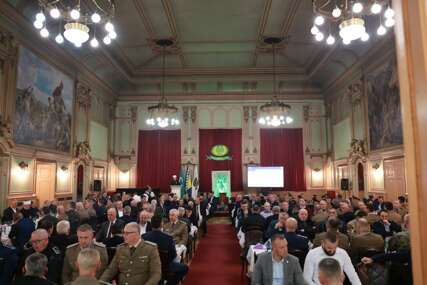 Pogledajte ko se odazvao na iftar vojnog muftije Hadžića (FOTO)