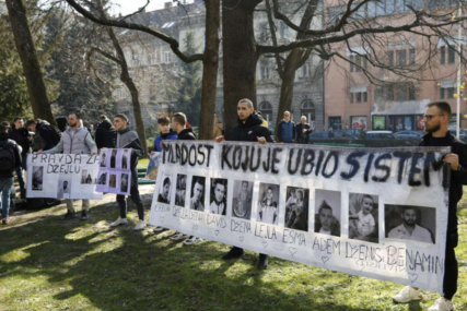 Mladi ispred Vlade KS poslali poruke za vlast: "Misle da mogu upravljati našom sudbinom"