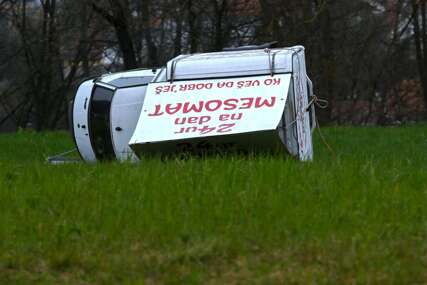 Nevjerovatni prizori: Automobili letjeli od udara vjetra