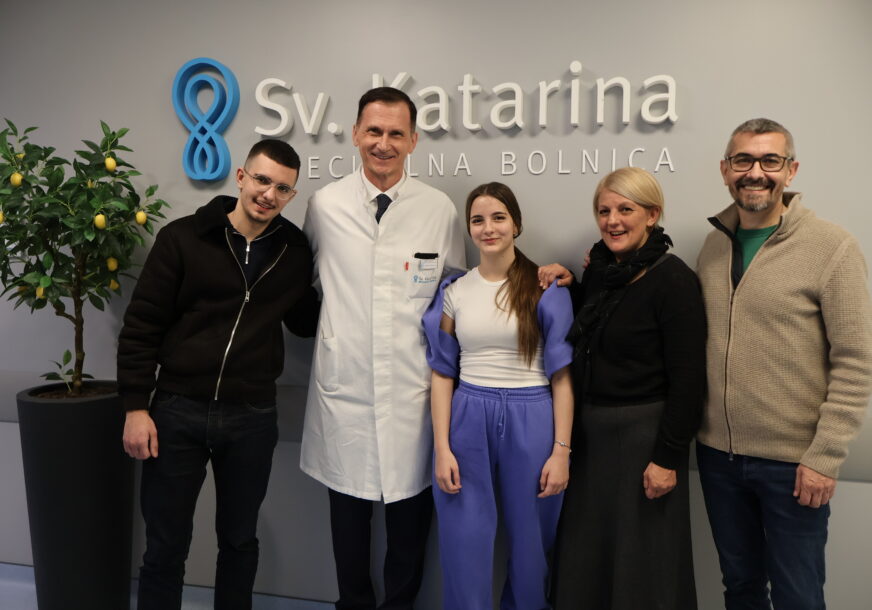 FOTO: ELA, S OCEM ZORANOM, MAJKOM NIVES, BRATOM MAKOM I PROF.DR. DRAGANOM PRIMORCEM