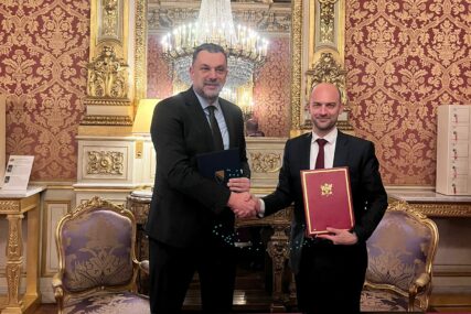 Konaković se sastao s Barrotom, među temama i spomenik žrtvama genocida u Srebrenici na pariškom groblju