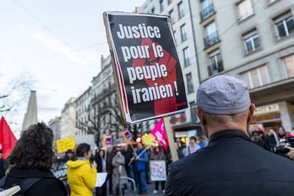 Širom SAD-a održani protesti, demonstranti poručuju Trumpu: "Ne ratu protiv Irana"