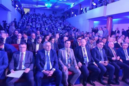 (FOTO) Okupiće 700 učesnika: Otvoren 7. Samit energetike „SET – Trebinje 2026“, jedan od NAJZNAČAJNIJIH STRUČNIH SKUPOVA u regionu