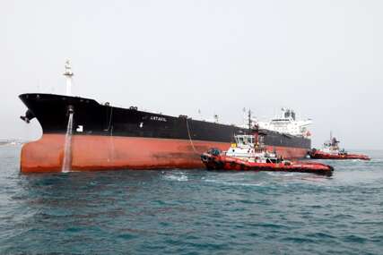 Iranska vojska tvrdi da je pogodila američki tanker u Perzijskom zaljevu