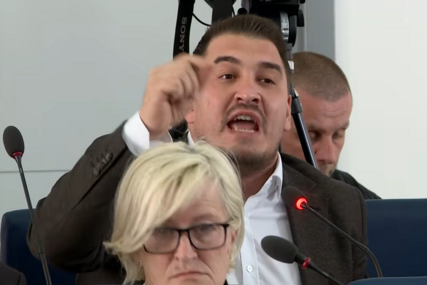 Haotično na Skupštini KS: Zahiragić urlao nakon što mu je oduzeta riječ, napustio salu