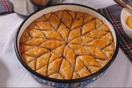Kako najlakše isjeći baklavu na zvijezdu: Jednostavan trik za savršen izgled