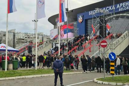 Iz pokreta "Kreni-Promeni" tvrde: Srednjoškolcima u Lajkovcu nuđeno 5.000 dinara za dolazak na miting SNS