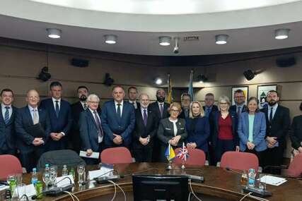 Britanska delegacija razgovarala s rukovodstvom Parlamenta FBiH o jačanju ekonomije i evropskom putu