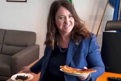 Ambasadorica Sarah Eti Castellani uz pizzu i ćevape najavila utakmicu BiH i Italije: "Večeras imamo jednu dilemu"
