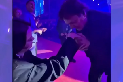 (VIDEO) "SAD MOGU DA UMREM" Zdravko Čolić u Zetri sišao s pozornice i poljubio ruku ovoj pjevačici