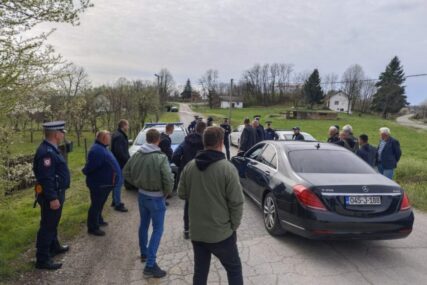 Na najavljeno postrojavanje veterana HVO-a u Derventi stigli i bivši pripadnici Vojske RS-a