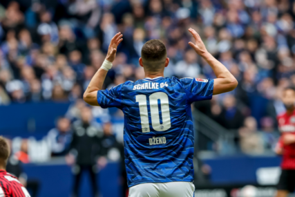Schalke ostao bez trijumfa, Džeko zabio gol, pa isključen (VIDEO)