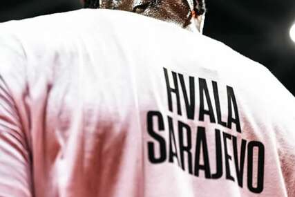 Sve spremno za spektakl: Košarkaši Dubaija na zagrijavanju sa majicama "Hvala Sarajevo"