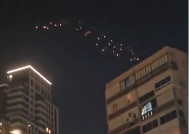 Iran se žestoko osvetio za ubistvo Larijanija: Rakete prekrile nebo iznad Tel Aviva, poginule dvije osobe