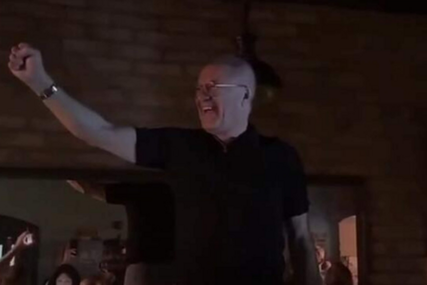 Pogledajte kako je Zdravko Mamić uživao na proslavi bajrama u kafiću u Mostaru! (VIDEO)