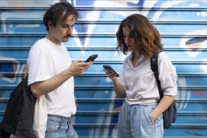 Zabranjuju upotrebu mobitela za maloljetnike mlađe od 16 godina u školama