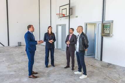 Osmankić i Jakšić obišli radove, 290 hiljada KM za obnovu sale Gimnazije u Bihaću