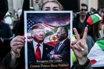 Reza Pahlavi pozdravljen aplauzom na konferenciji američkih konzervativaca