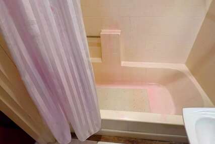 Hotelska spremačica pokazala šta ju je dočekalo u kupaonici nakon gosta 😶