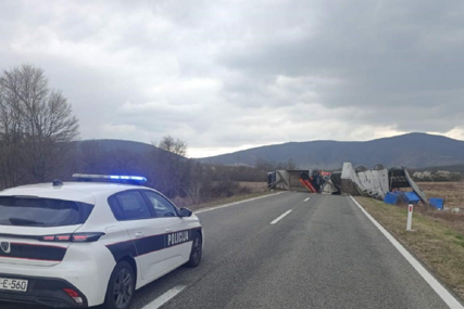Teška nesreća na magistralnom putu M5, prevrnuo se kamion
