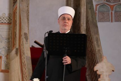 Reis Kavazović: U vremenu smutnje, nasilja, stradanja i podjela, ostanite prisebni i nemojte se uvući u vrtloge zla