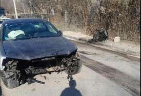 Težak udes na Sedreniku: Iz automobila ispao motor od siline udara