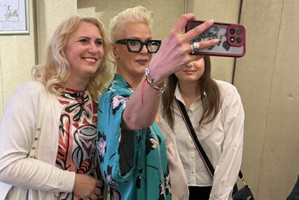 Tijana Dapčević se ‘drznula’ pričati o ‘Menopauzi’: U Frankfurtu 300 žena uživalo uz stand up sjajne Makedonke