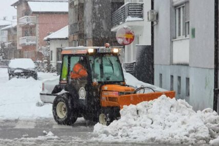 FUCZ: Zbog snježnih padavina u USK saobraća se otežano, i dalje traje prekid u snabdijevanju električnom energijom