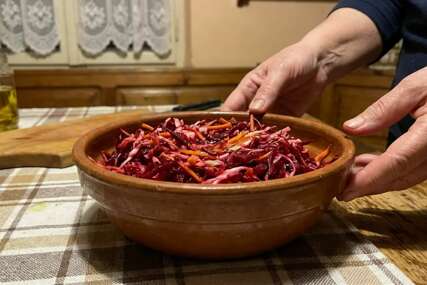 Najzdravija večera od samo 2 KM: Izbacite otrove iz crijeva uz zaboravljeni recept naših baka