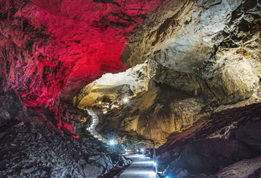 FOTO: FENA / ŠPILJA VJETRENICA