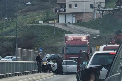 Saobraćajna nesreća na Vogošćanskoj petlji, ogromne gužve na ovoj dionici