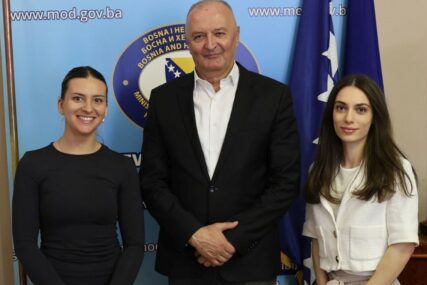 Helez novčano nagradio bh. skijašice olimpijke Muzaferiju i Alić