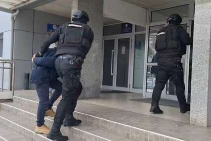 Krvavo razbojništvo u Gradišci: Otac i sin sa sučesnikom upali u kuću i vlasniku oteli 20.000 dolara i "turan", SVI SU OSUĐENI