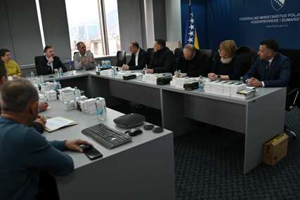 Federalno ministarstvo i ProBio BiH: 100 mobilnih telefona za unapređenje kontrole biljne proizvodnje