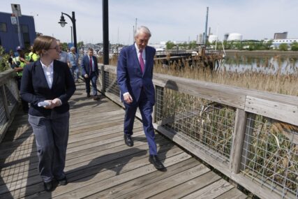 Senator Ed Markey pozvao na hitnu smjenu Trumpa: "Potpuno je nestabilan i opasan po Ameriku i svijet"