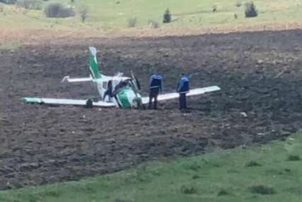 Avion prinudno sletio na Vlašiću, dvije osobe lakše povrijeđene