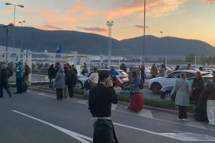 Na sarajevski aerodrom stigla dojava o postavljenoj bombi, policija evakuiše putnike i osoblje