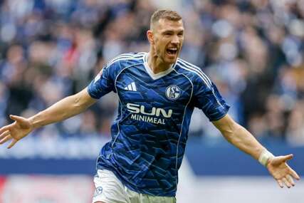 Edin Džeko je spreman je da Schalke vrati u Bundesligu!