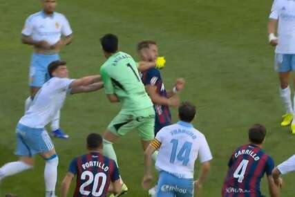 VIDEO Golman brutalno nokautirao suparnika, slijedio je haos. Španija šokirana